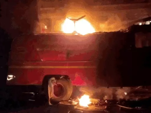 मराठा आरक्षण प्रदर्शन में हिंसक घटनाएँ, मंगलवार को उमरगा कस्बे में भी आगजनी, महाराष्ट्र के बीड में कर्फ्यू, इंटरनेट हुआ बंद