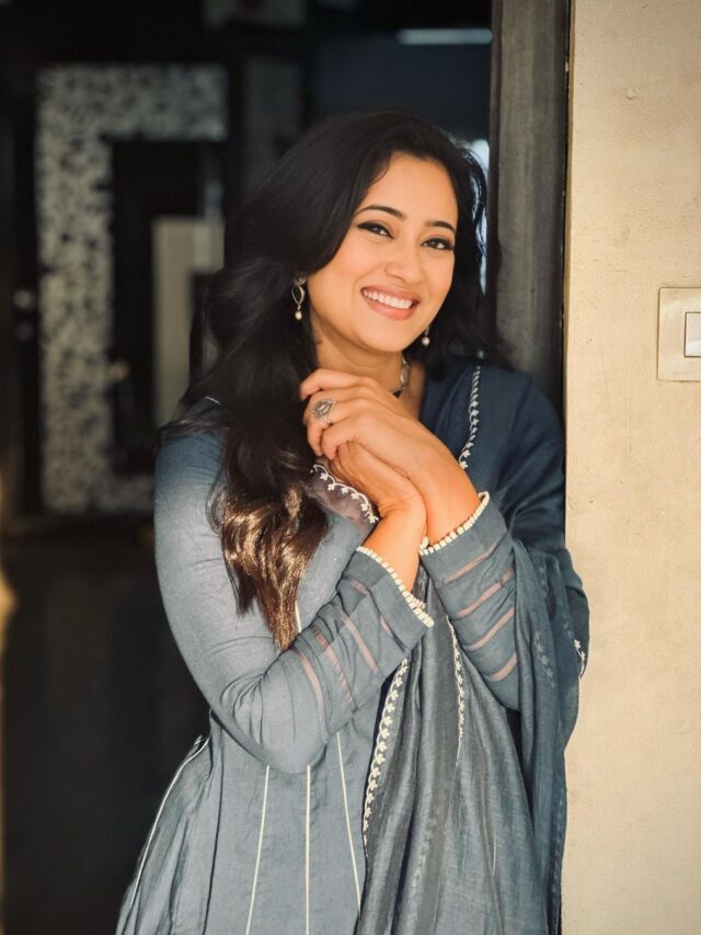 नवरात्रि के लिए Shweta Tiwari ने अपनाया सबसे अनोखा लुक, देखे वायरल तस्वीरें