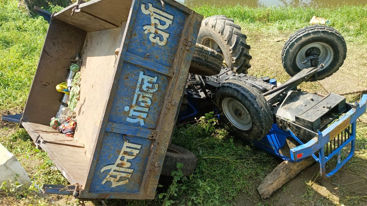 बड़वानी में ट्रैक्टर-ट्रॉली पलटने से 3 मजदूरों की मौत, 5 घायल