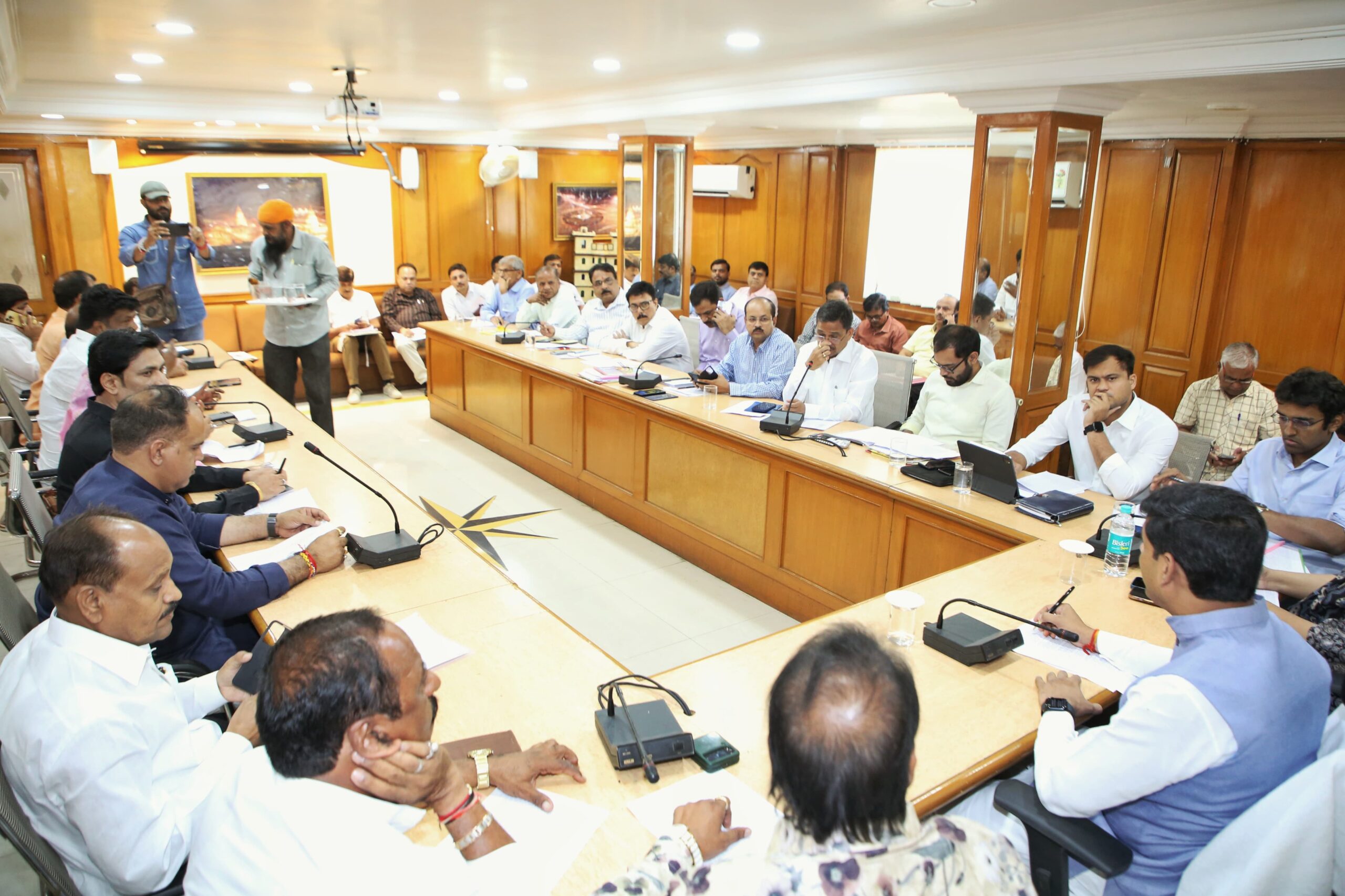 मेयर इन काउंसिल की बैठक में 50 करोड़ से अधिक के विकास कार्यो की मिली स्वीकृति