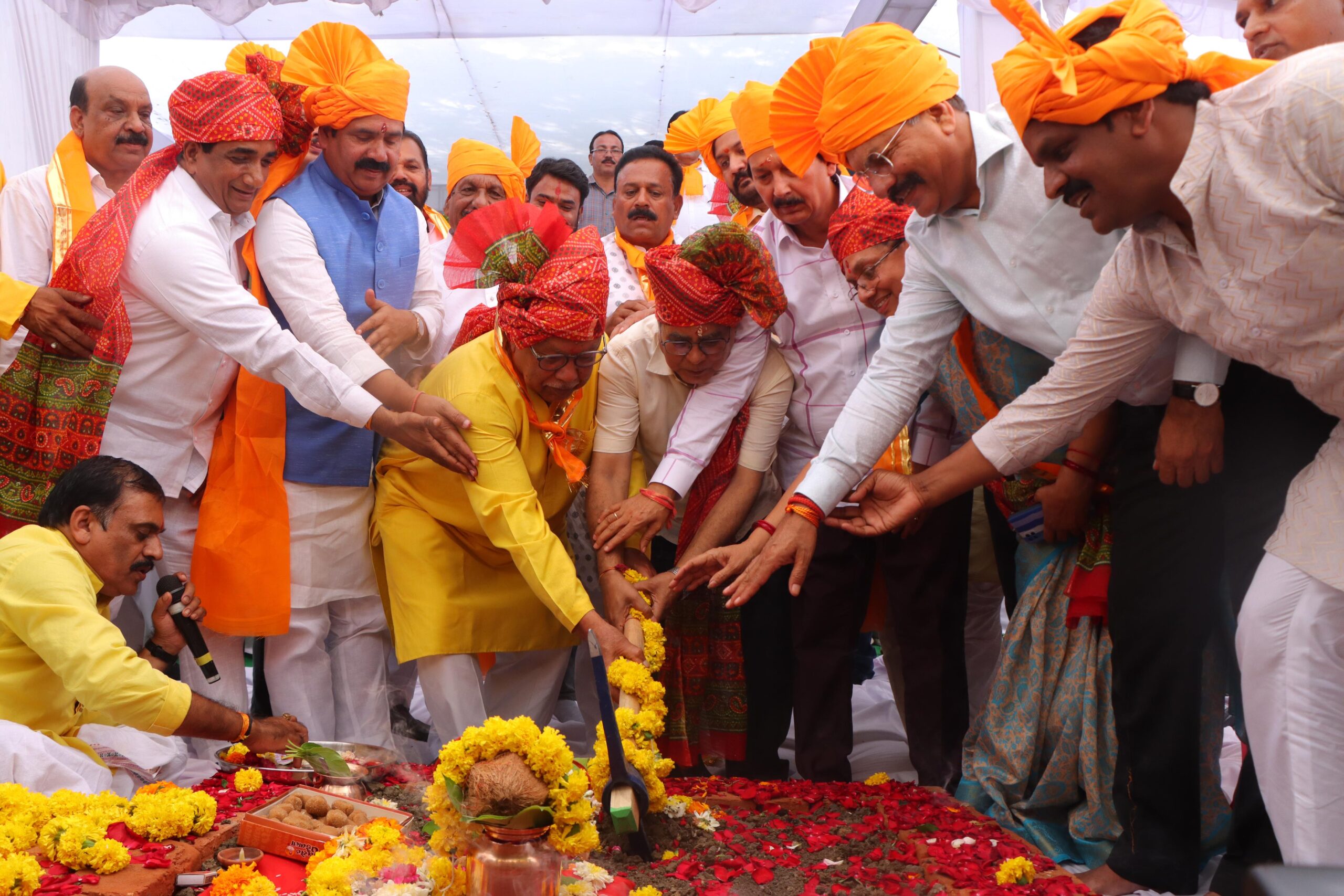 इंदौर IDA द्वारा किया गया पृथ्वीराज चौहान की प्रतिमा का भूमिपूजन एवं शिलान्यास