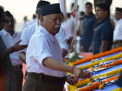 राष्ट्रीय स्वयंसेवक संघ (RSS) मुख्यालय में विजयादशमी पर शस्त्र पूजन, मोहन भागवत बोले- 'कुछ लोग नहीं चाहते भारत में शांति हो'