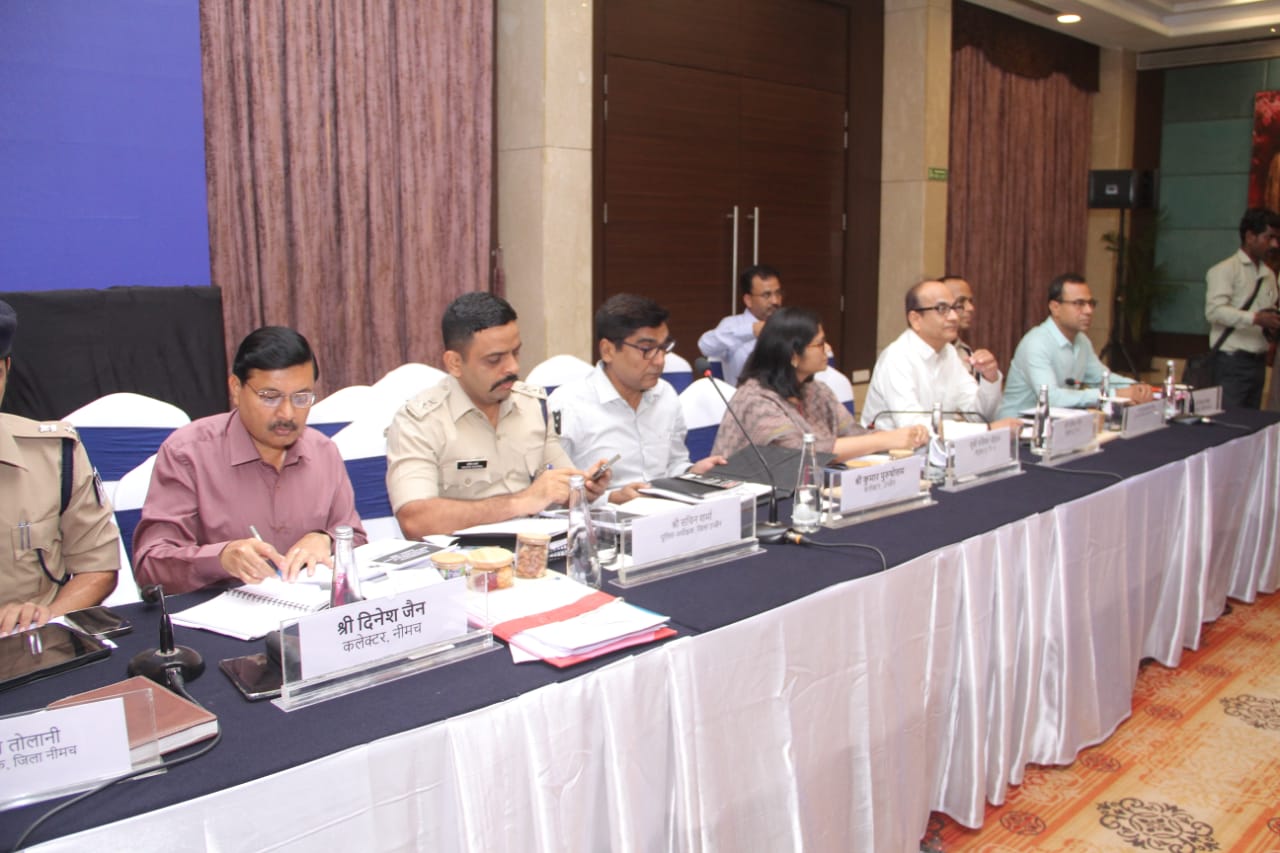 कलेक्टर और पुलिस अधीक्षकों ने अपने जिलों में चुनाव के संबंध में दी जानकारी