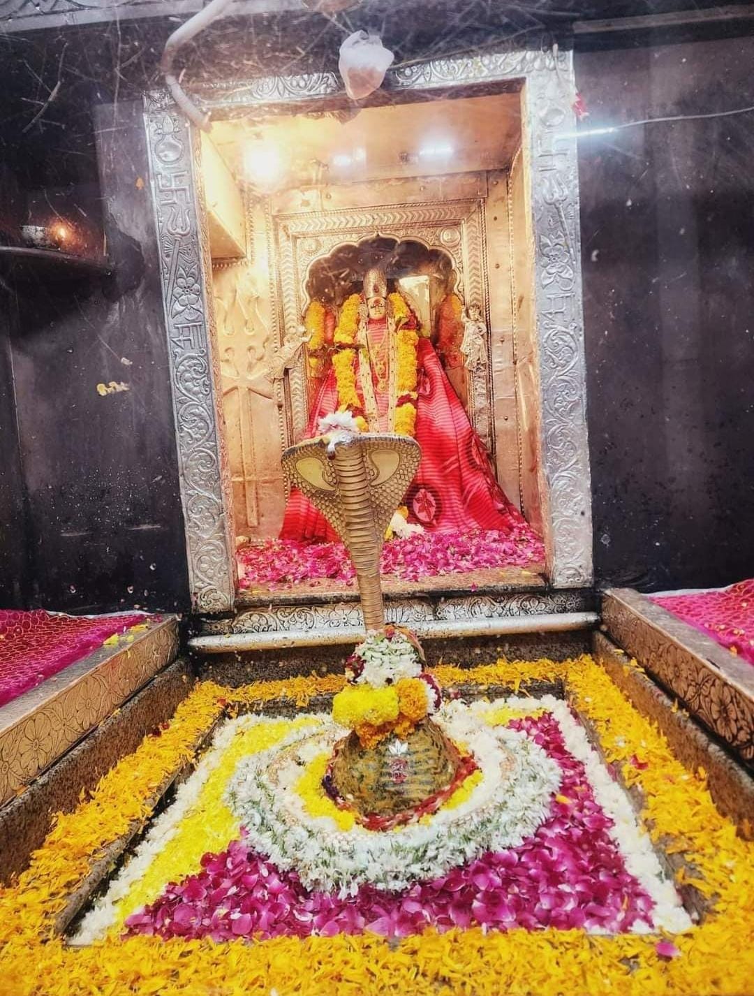 Live Darshan: हमारे साथ कीजिए देश और दुनिया के प्रमुख मंदिरों के लाइव दर्शन