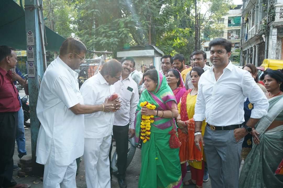 जया किशोरी की कथा उत्सव के साथ होगी आयोजित, विधायक शुक्ला घर-घर जाकर दे रहे निमंत्रण