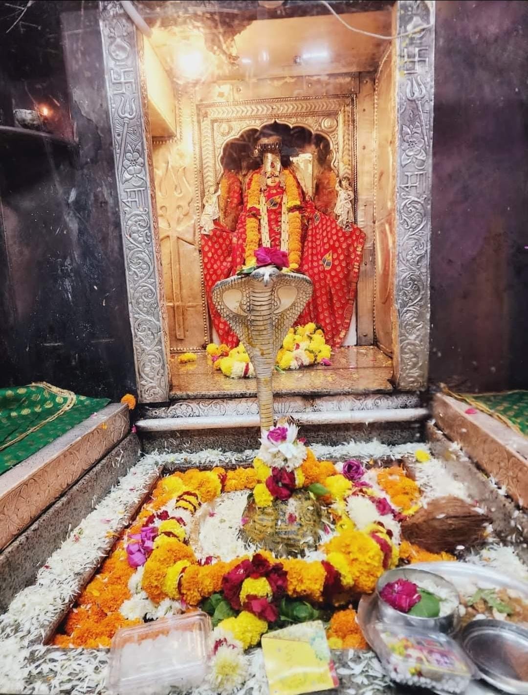Live Darshan: हमारे साथ कीजिए देश और दुनिया के प्रमुख मंदिरों के लाइव दर्शन