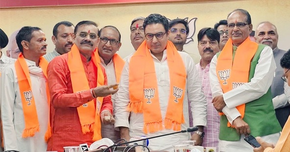 विधानसभा चुनाव से पहले कांग्रेस को तगड़ा झटका, CM शिवराज ने दो बड़े नेताओं को दिलाई सदस्यता