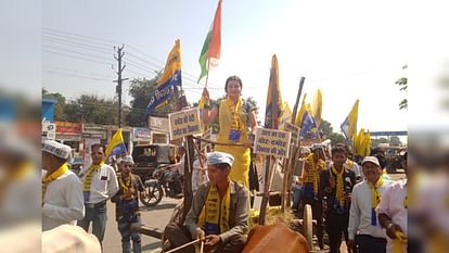 MP Election : टीवी के बाद चुनावी रण में सुर्खियां बटोर रही AAP प्रत्याशी, बैलगाड़ी से नामांकन करने पहुंचीं