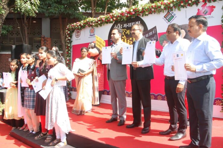 मतदान के लिए दिव्यांगों ने अनोखे अंदाज में जनता को दिया संदेश