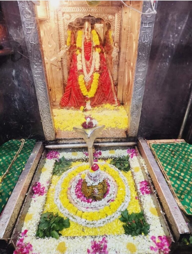 Live Darshan: हमारे साथ कीजिए देश और दुनिया के प्रमुख मंदिरों के लाइव दर्शन