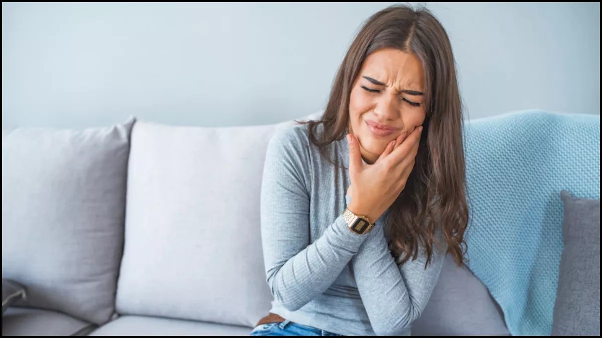 Toothache Problem: दांतों के दर्द ने कर दिया है परेशान, इन घरेलू तरीकों के जरिए पाएं राहत