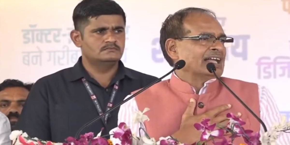 जनता के बीच भावुक हुए CM शिवराज, कहा-मरते दम तक चुकाता रहूंगा प्रदेशवासियों से मिले प्यार का कर्ज