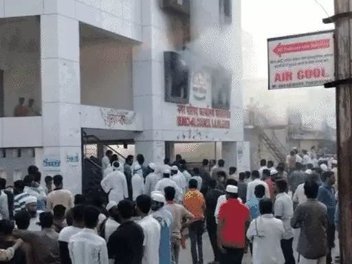 मराठा आरक्षण प्रदर्शन में हिंसक घटनाएँ, मंगलवार को उमरगा कस्बे में भी आगजनी, महाराष्ट्र के बीड में कर्फ्यू, इंटरनेट हुआ बंद
