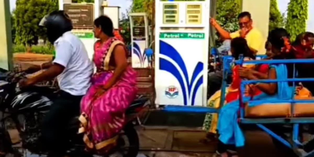 Video : शख्स ने देसी जुगाड़ से हिला दिया सोशल मीडिया, एक बाइक पर सवार हो गया पूरा परिवार