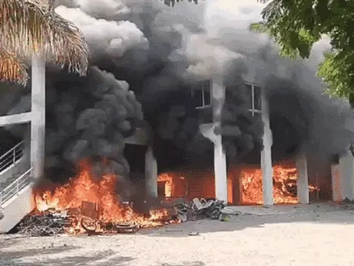 मराठा आरक्षण प्रदर्शन में हिंसक घटनाएँ, मंगलवार को उमरगा कस्बे में भी आगजनी, महाराष्ट्र के बीड में कर्फ्यू, इंटरनेट हुआ बंद