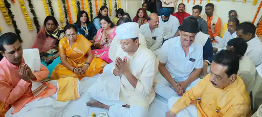 महाकाल मंदिर में दिखी दिवाली की धूम, 2 बार बाबा को लगाया अन्नकूट का भोग, रोशनी से जगमगाया इंदौर शहर