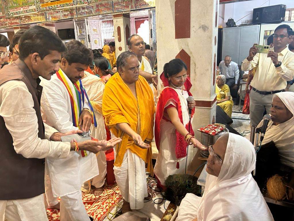 संजय शुक्ला पहुंचे जैन मंदिर, भगवान महावीर का मनाया 2550वां निर्वाणोत्सव