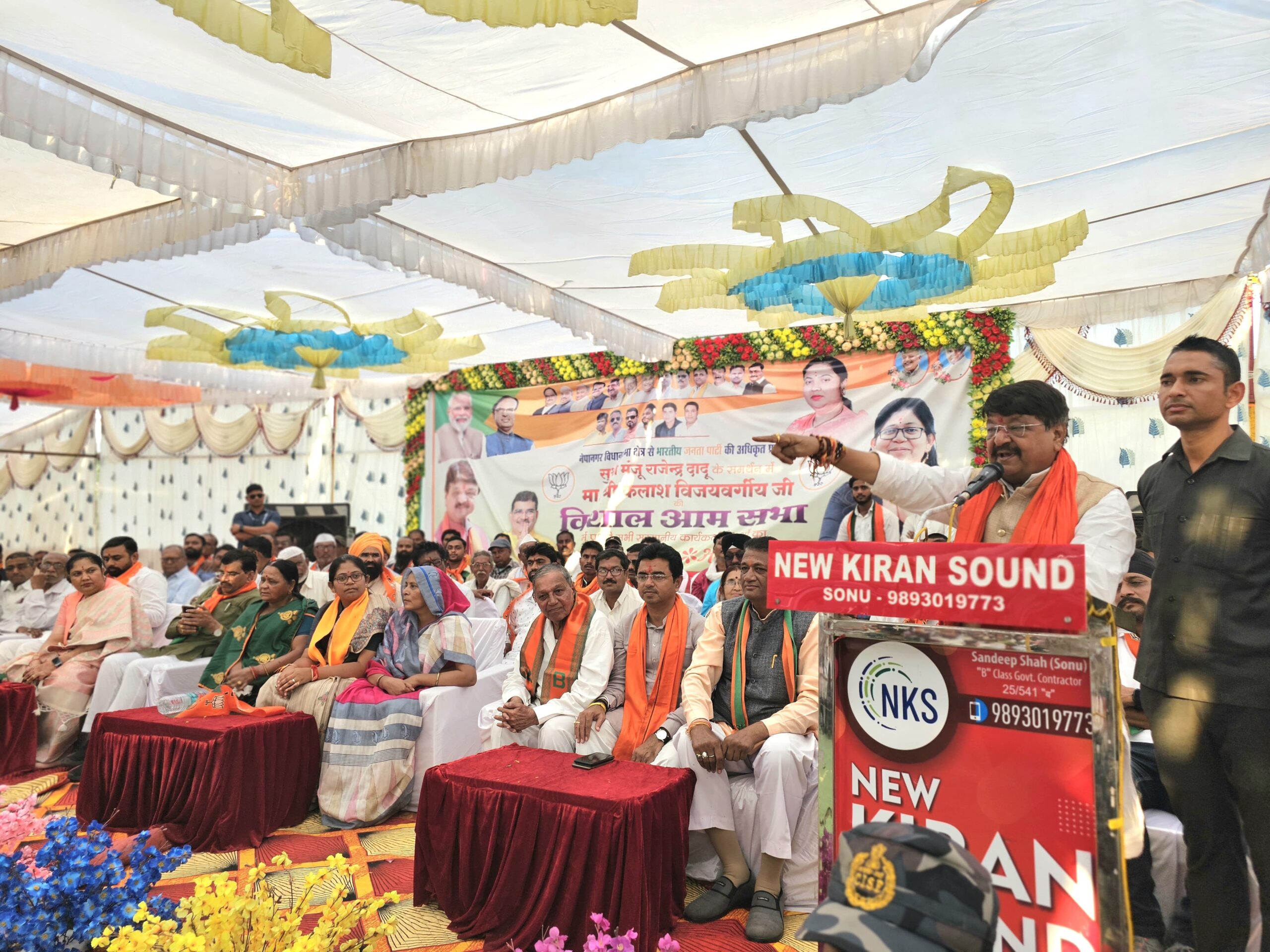 कैलाश विजयवर्गीय ने इंदौर में किया तूफानी रोड शो और नुक्कड़ सभाएं