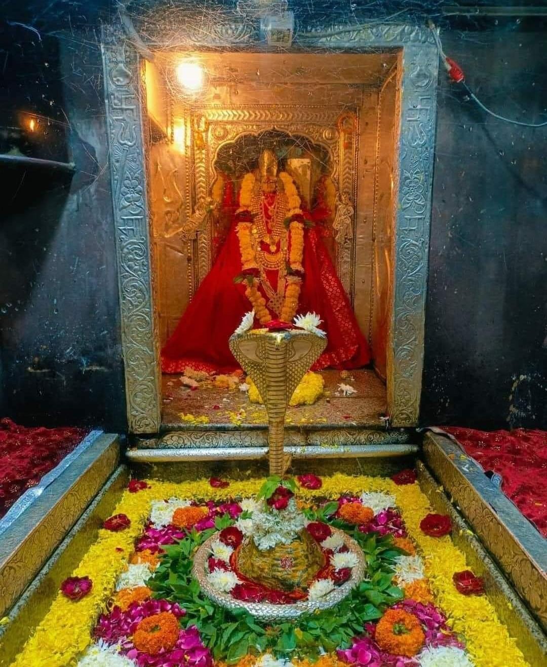 Live Darshan: हमारे साथ कीजिए देश और दुनिया के प्रमुख मंदिरों के लाइव दर्शन