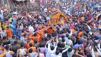 धूमधाम से निकली बाबा महाकाल की कार्तिक माह की पहली सवारी, देखें फोटो