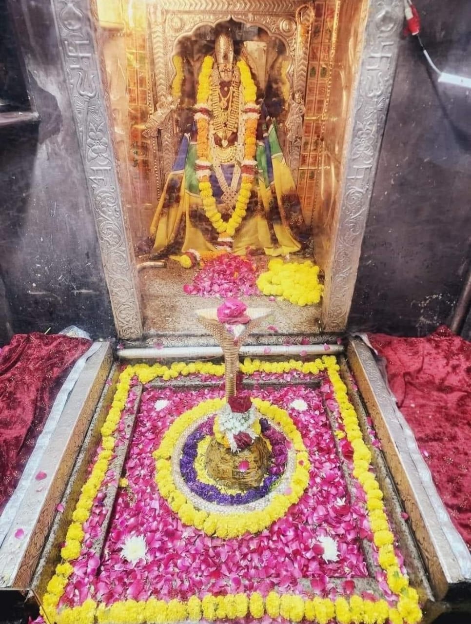 Live Darshan: हमारे साथ कीजिए देश और दुनिया के प्रमुख मंदिरों के लाइव दर्शन