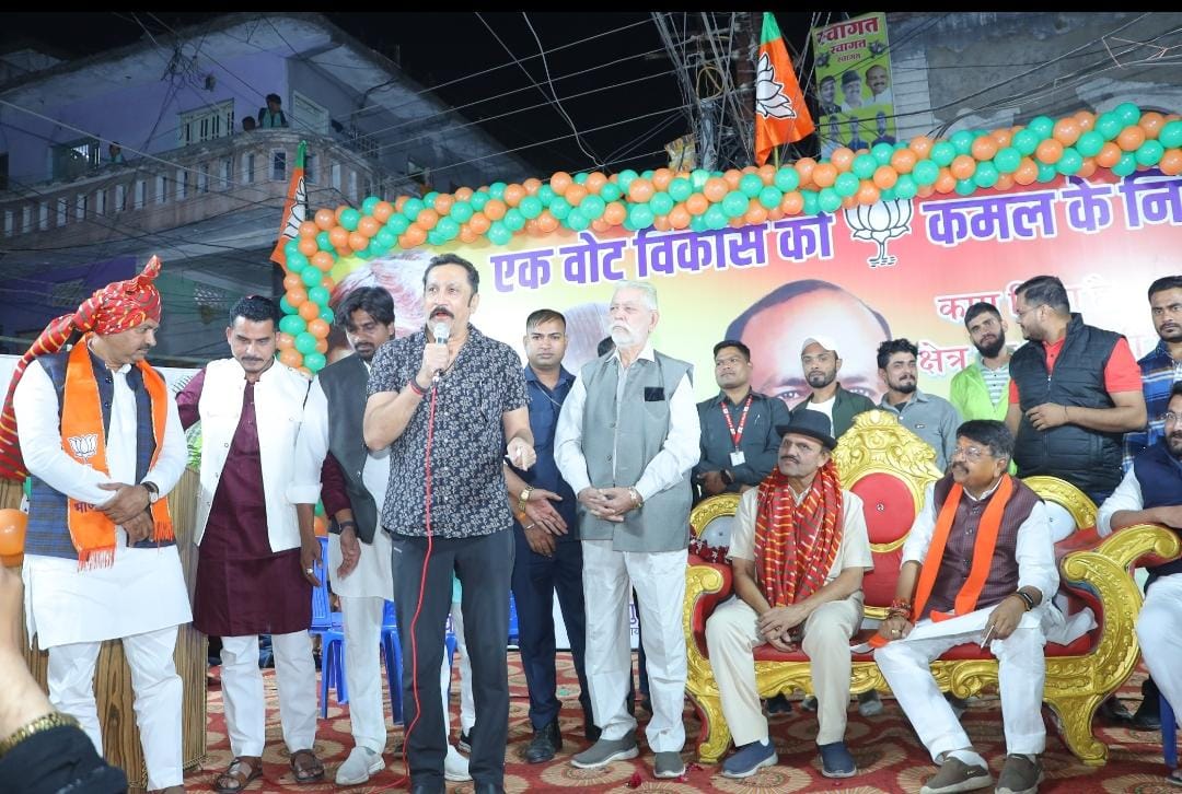 दिवाली मिलन समारोह में शामिल हुए कैलाश विजयवर्गीय, लोगो को अपने विजन के बारे में बताया