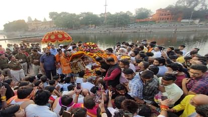 धूमधाम से निकली बाबा महाकाल की कार्तिक माह की पहली सवारी, देखें फोटो