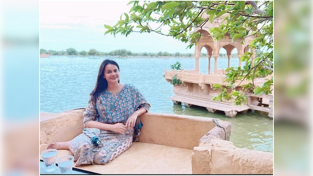 IAS टीना डाबी ने पहली बार दिखाई बेटे की झलक, तस्वीर हुई वायरल, फैंस लूटा रहे प्यार