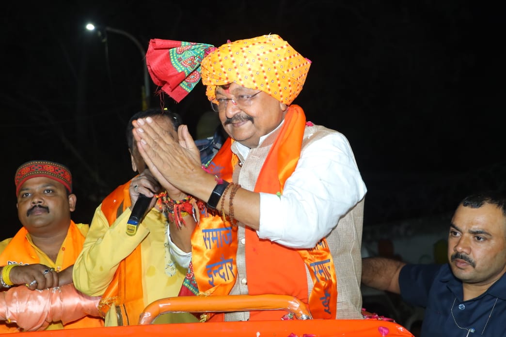 कैलाश विजयवर्गीय ने इंदौर में किया तूफानी रोड शो और नुक्कड़ सभाएं