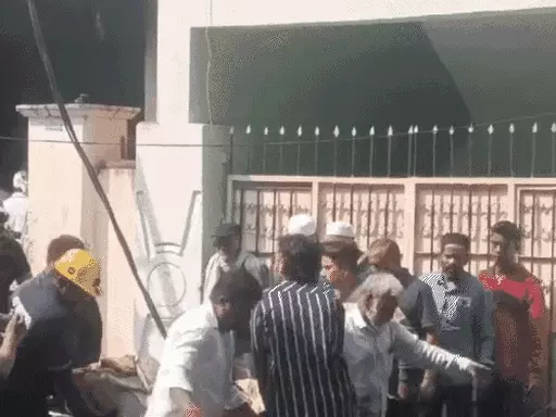 हैदराबाद में बिल्डिंग में चिंगारी के कारण लगी भीषण आग, 9 लोगों की मौत, 3 की हालत गंभीर