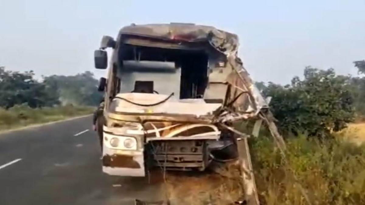 Seoni : यात्री बस सड़क किनारे खड़े ट्रक से टकराई, 3 की मौत, 25 घायल