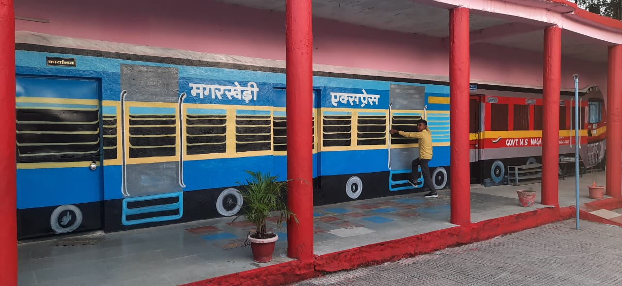 MP Election : निर्वाचन एक त्यौहार इसलिए किया जा रहा है साज-सज्जा का काम