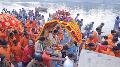 धूमधाम से निकली बाबा महाकाल की कार्तिक माह की पहली सवारी, देखें फोटो