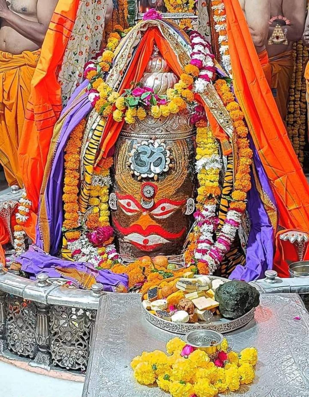 Live Darshan: हमारे साथ कीजिए देश और दुनिया के प्रमुख मंदिरों के लाइव दर्शन