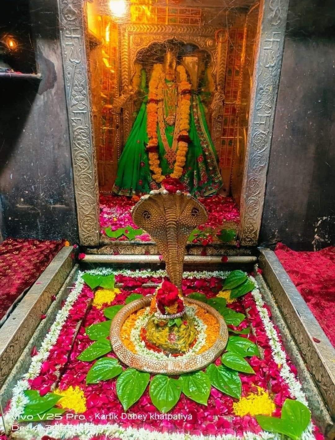 Live Darshan: हमारे साथ कीजिए देश और दुनिया के प्रमुख मंदिरों के लाइव दर्शन