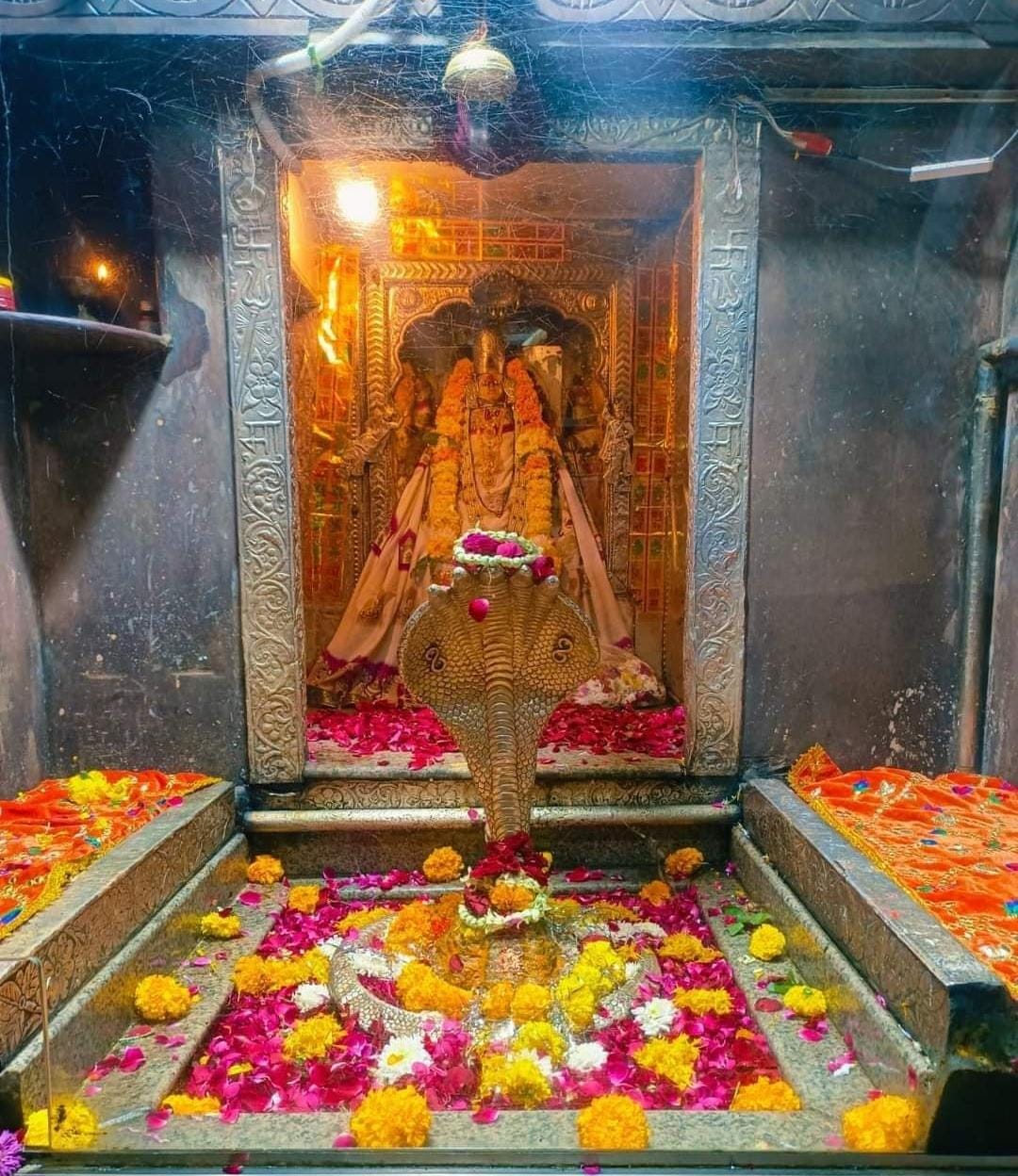 Live Darshan: हमारे साथ कीजिए देश और दुनिया के प्रमुख मंदिरों के लाइव दर्शन