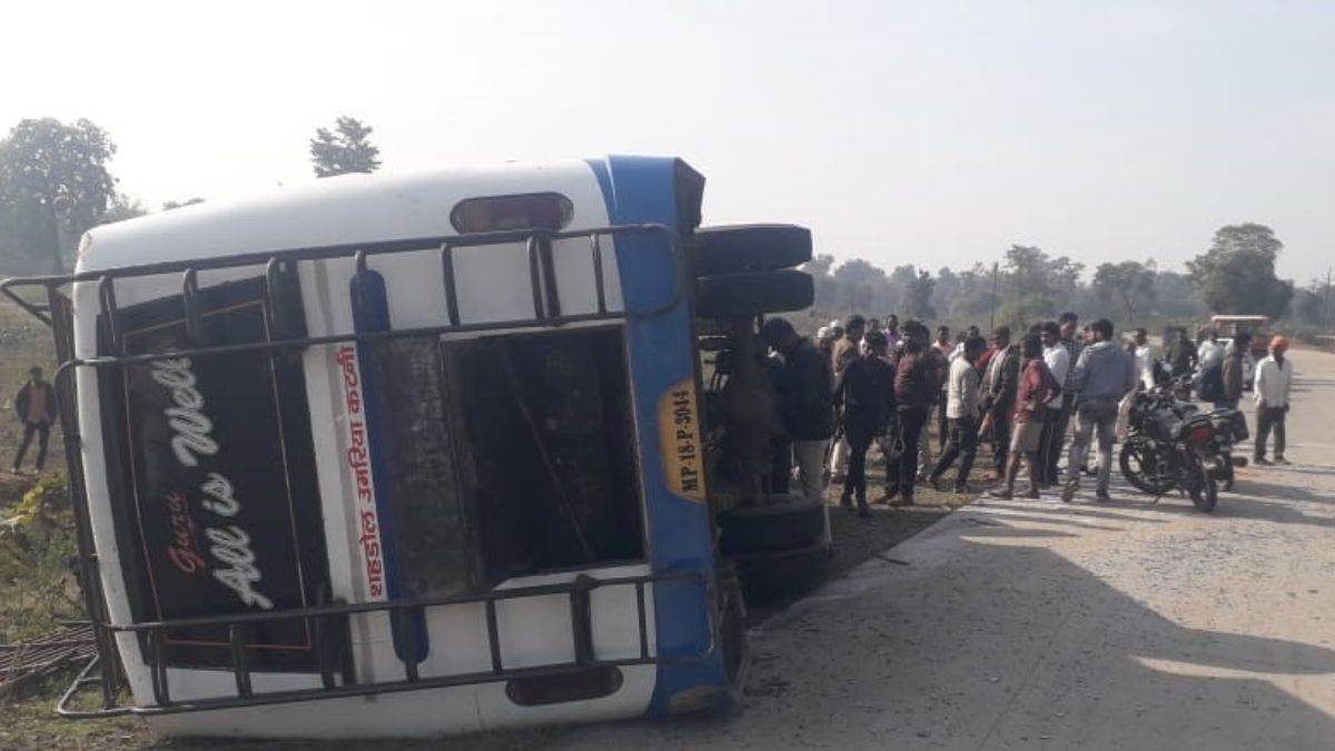 Shahdol Bus Accidents: कटनी से शहडोल आ रही यात्री बस पलटी, 3 लोग गंभीर