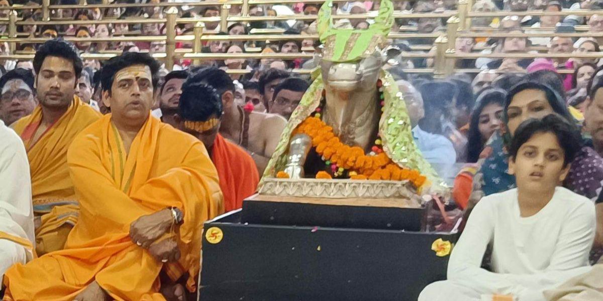 बाबा महाकाल के दरबार में हाजिरी लगाने पहुंचे रवि किशन, भस्मारती में हुए शामिल