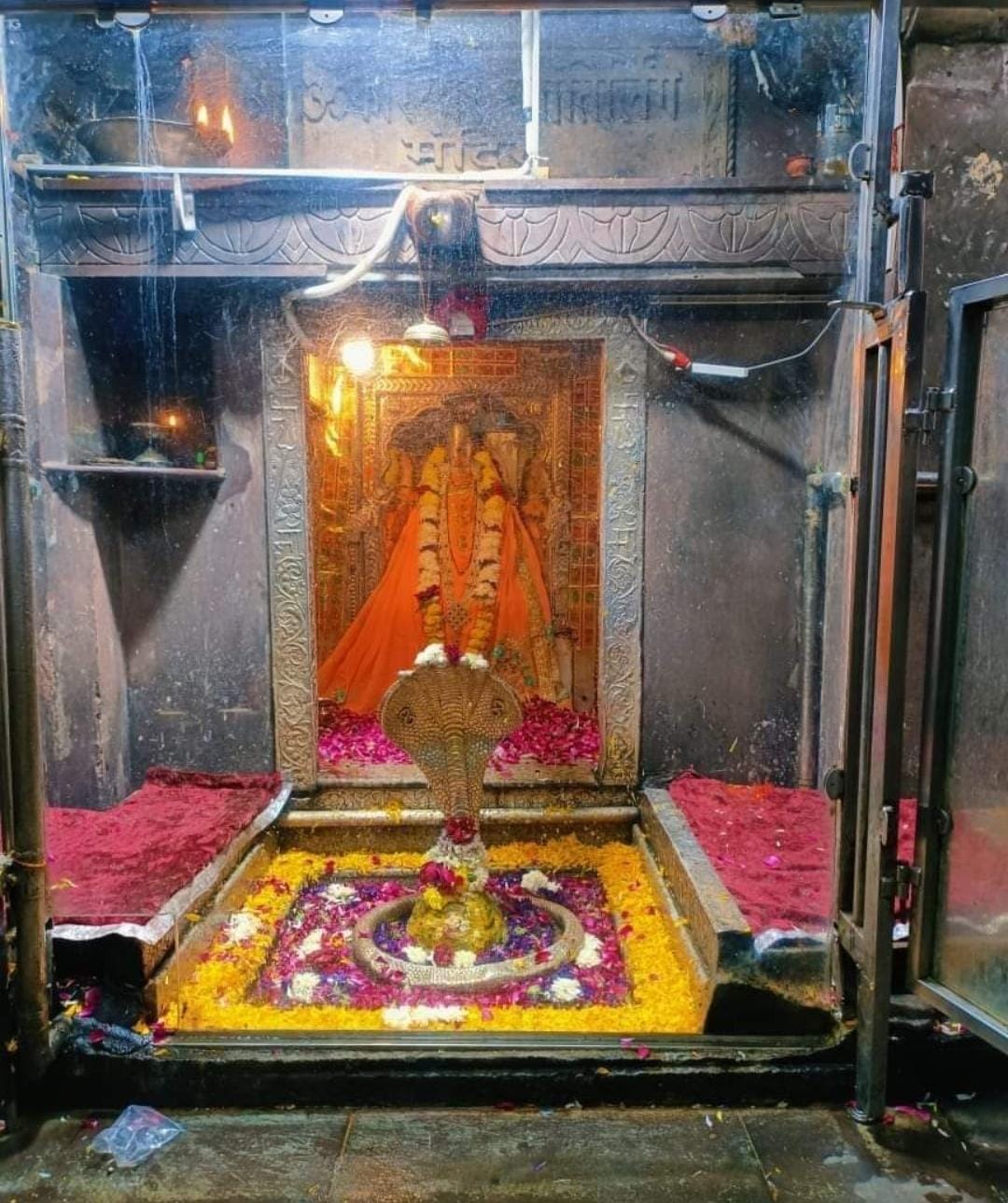 Live Darshan: हमारे साथ कीजिए देश और दुनिया के प्रमुख मंदिरों के लाइव दर्शन
