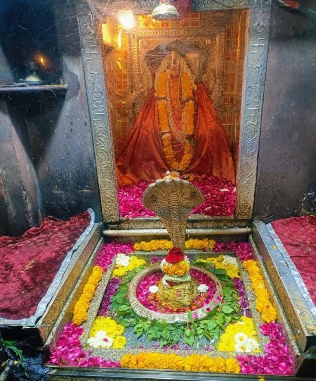 Live Darshan: हमारे साथ कीजिए देश और दुनिया के प्रमुख मंदिरों के लाइव दर्शन