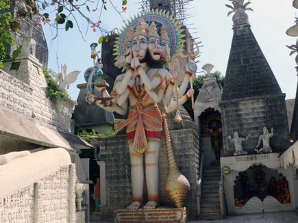 इंदौर का ऐसा अनोखा मंदिर, जहां 'श्रीराम' लिखने पर ही मिलता है मंदिर में प्रवेश, जानें खासियत