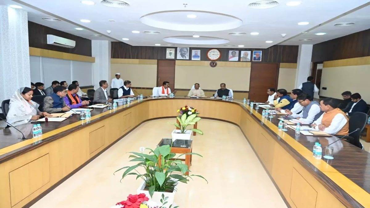 Chhattisgarh cabinet meeting: विष्णुदेव साय मंत्रिमंडल की बैठक में अहम फैसला, सरकारी भर्ती के लिए बढ़ाई आयु सीमा, युवाओं में दौड़ी खुशी की लहर