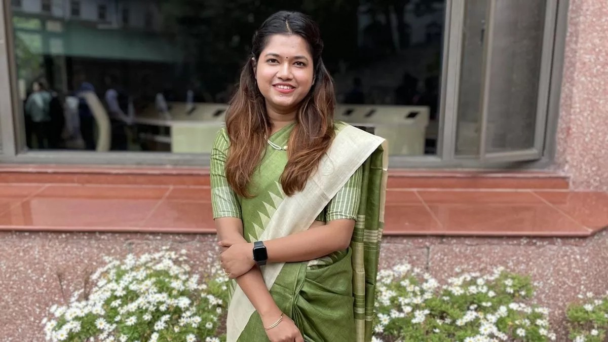 IAS Success Story: कोई बना महज 21 की उम्र में IAS, तो किसी ने बीमारी में दी परीक्षा, बड़ी शानदार हैं इन अफसरों के सफलता की कहानी