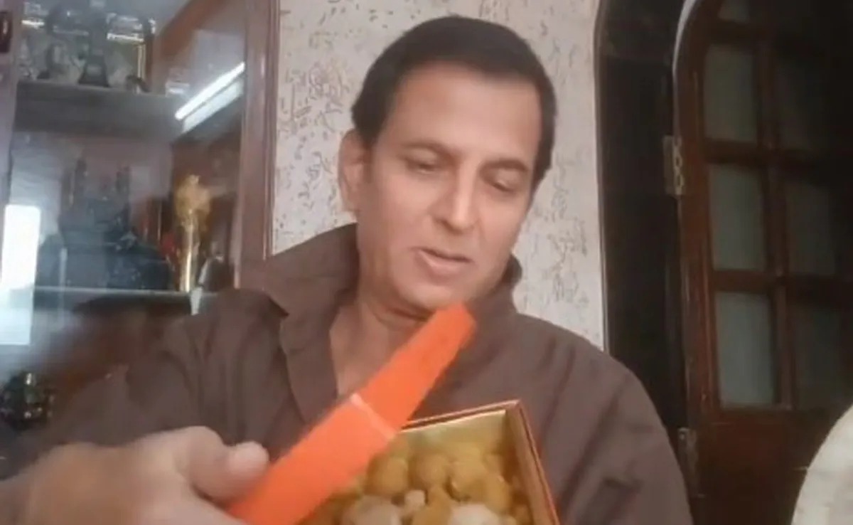 लड्डू, चंदन और तुलसी माला ...टीवी के 'लक्ष्मण' ने दिखाया 'राममंदिर'का प्रसाद, देखें VIDEO..