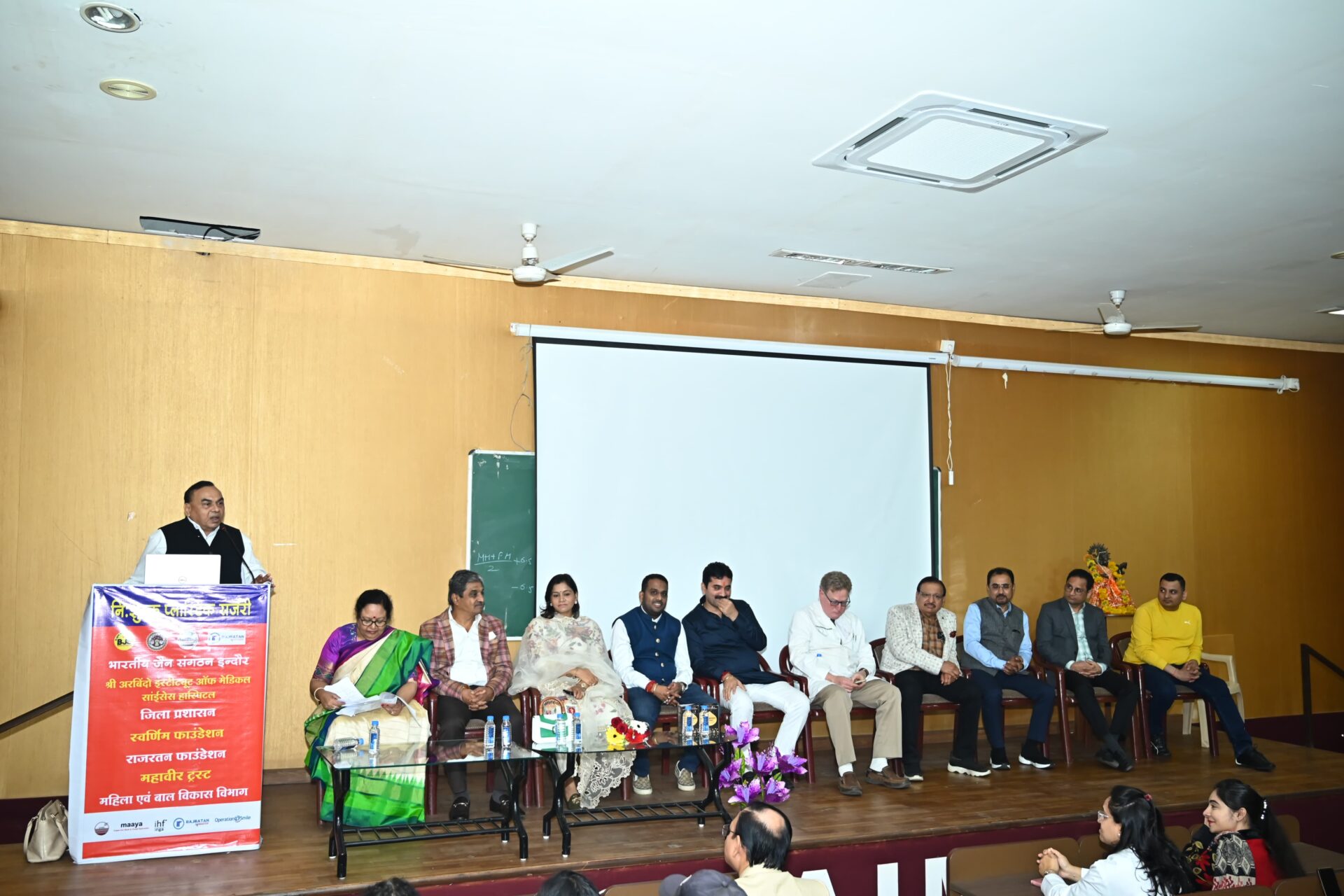 पत्नी के जन्मदिन पर तोहफे में गरीब बच्चों का ऑपरेशन