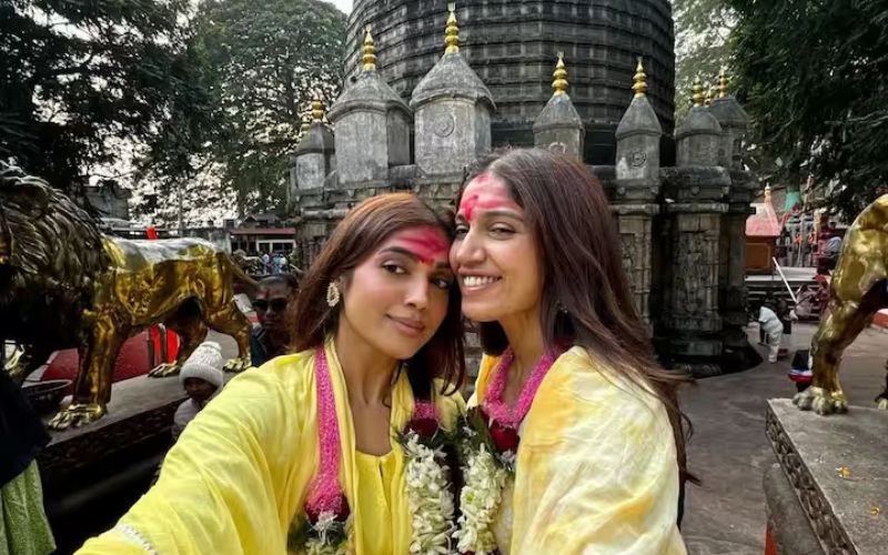 माथे पर टीका, गले में फूलों की माला, मन में आस्था लिए कामाख्या देवी के दर्शन करने पहुंची भूमि पेडनेकर, देखें वायरल फोटो