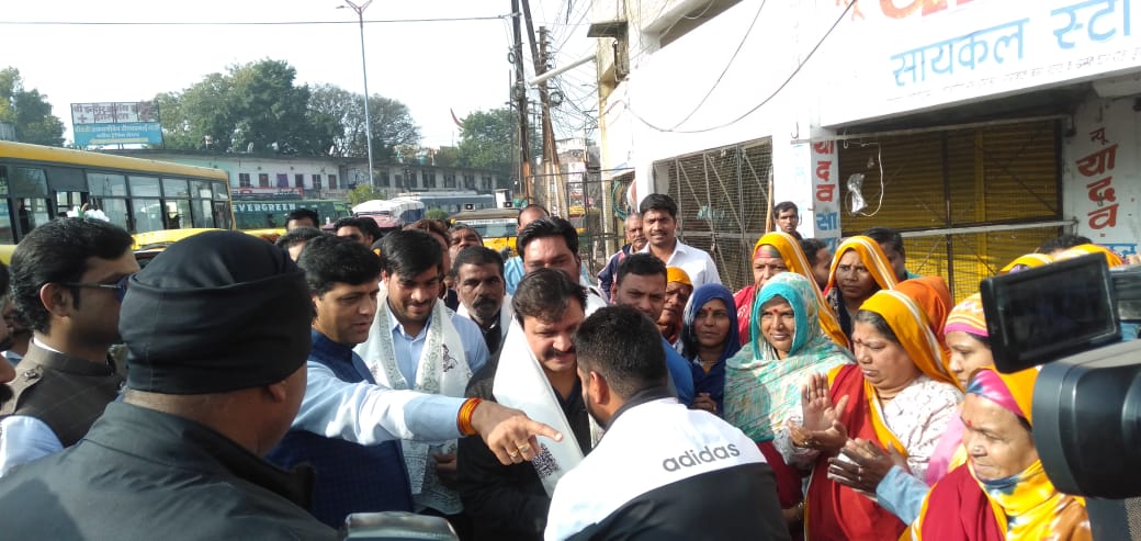 स्वामी विवेकानंद की जयंती पर महापौर ने गंगवाल बस स्टैंड स्थित प्रतिमा पर किया माल्यार्पण