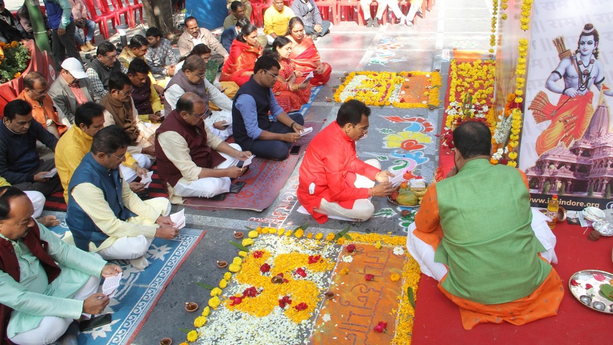 इंदौर में रामलला की प्राण प्रतिष्ठा की खुशी में दीवाली जैसा माहौल