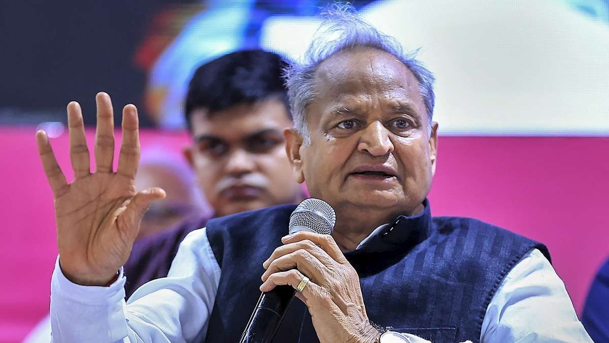 'भारत रत्न' के ऐलान पर बोले आशोक गहलोत, सम्मान की गरिमा...सियासी पारा गरमाया