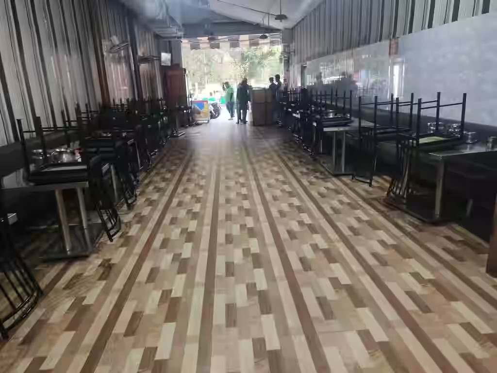 ये है इंदौर का सबसे सस्ता होटल, मात्र 60 रुपए में अनेकों वैरायटी के साथ देता है 'भरपेट' खाना